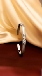 Load image into Gallery viewer, Elegant Floral Twist Cuff
